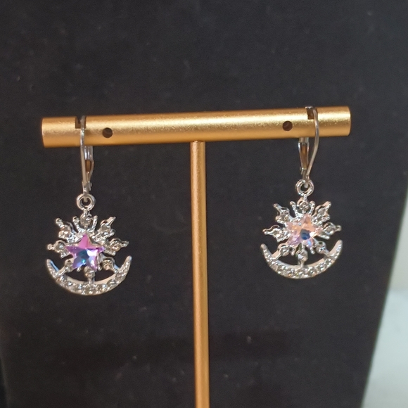 Lovely Rhinestone Charm Earrings So Pretty and Shimmering - Picture 8 of 15